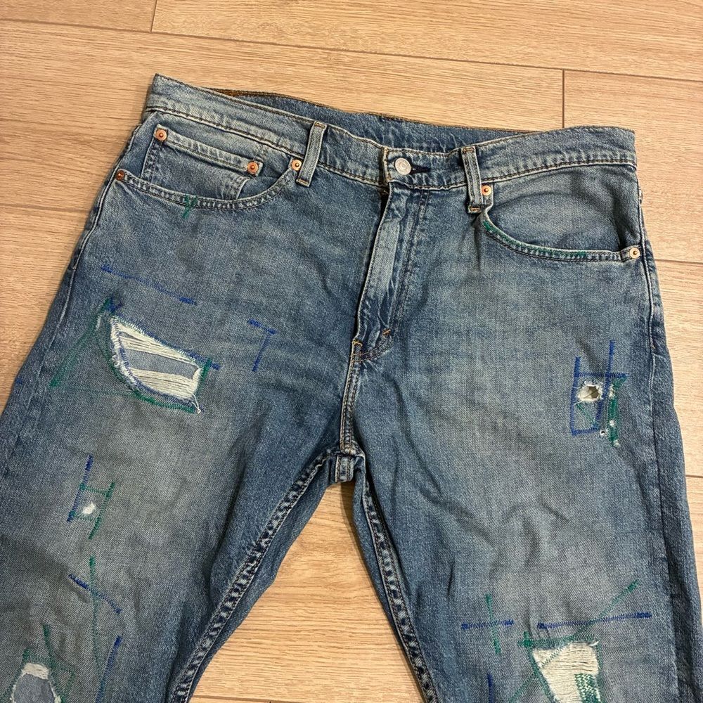 Levi’s Men’s 512 Slim Taper Distressed Embroidered Faded Jean Size 36x30